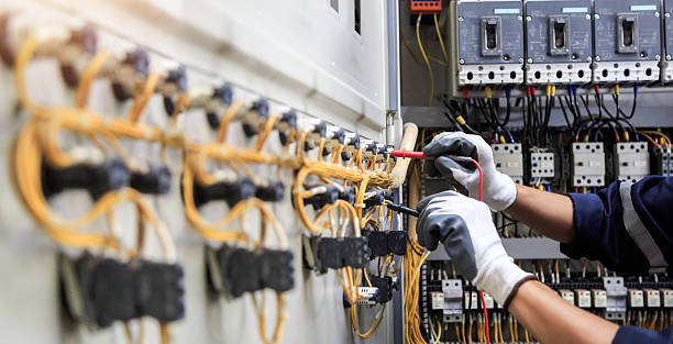 Professional Electrician technician working in Doolittle, TX